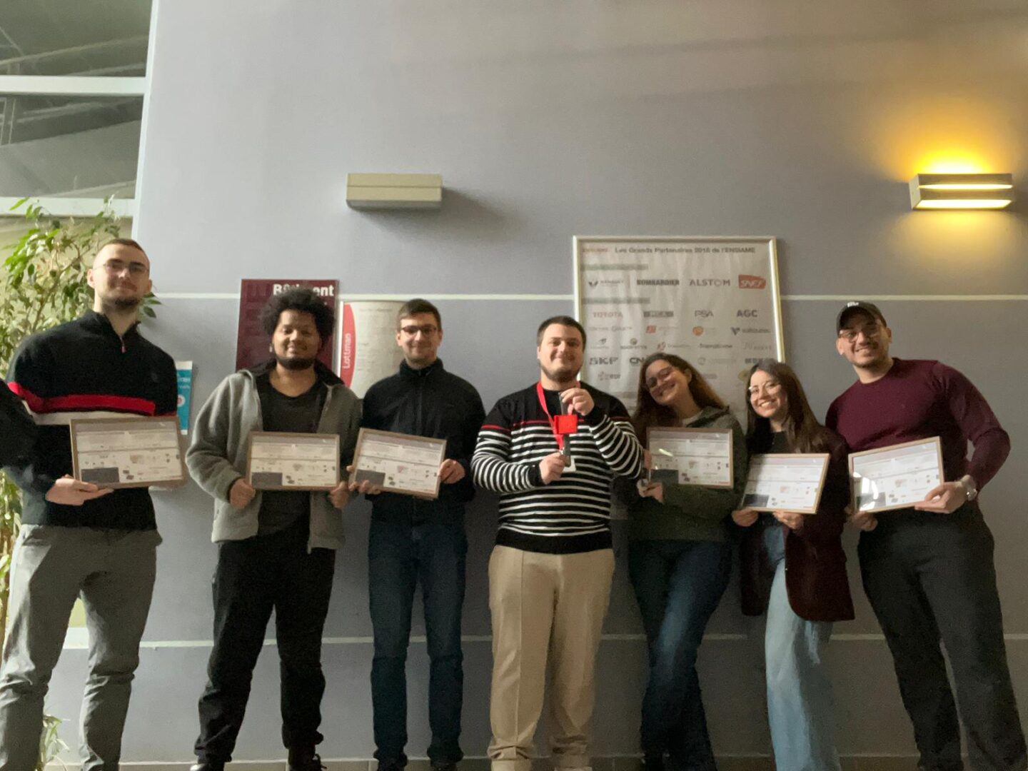 Santé connectée : des étudiants ingénieurs développent un bracelet intelligent avec IA